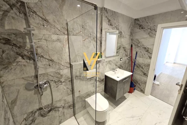 Shtepi ne shitje Apartament ne Tirane, 2+1, Mobilimi Bosh, pa mobiluar, Pagesa 300,000  Euro.