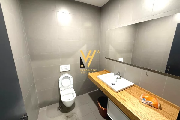 Ambient biznesi me qera 3+1 ne Tirane - 1,100 Euro