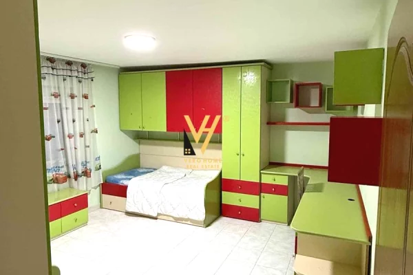 Shtepi me qera Apartament ne Tirane, 3+1, Mobilimi E mobiluar, Pagesa 80,000  Leke.