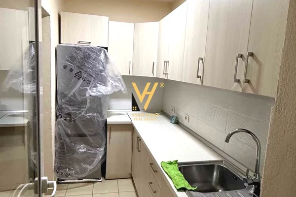 Shtepi me qera Apartament ne Tirane, 3+1, Mobilimi E mobiluar, Pagesa 80,000  Leke.