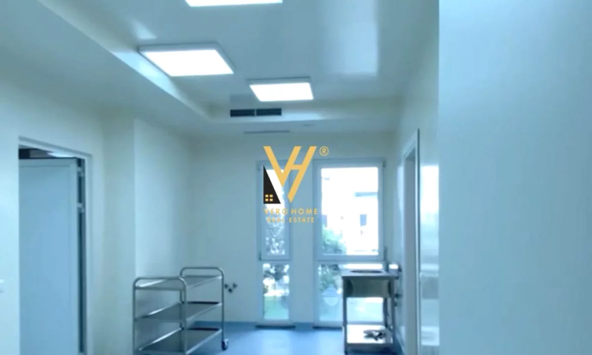 JEPET KLINIKE 150 M2 ME QERA TE KOMUNA E PARISIT 2.500 EURO