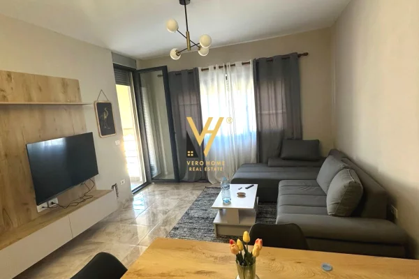 Shtepi ne shitje Apartament ne Tirane, 1+1, Mobilimi E mobiluar, Pagesa 200,000  Euro.