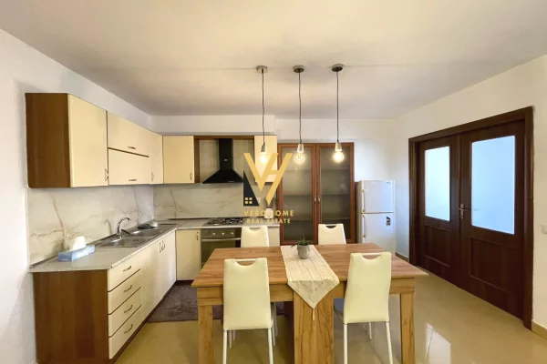 Shtepi me qera Apartament ne Tirane, 2+1, Mobilimi E mobiluar, Pagesa 75,000  Leke.