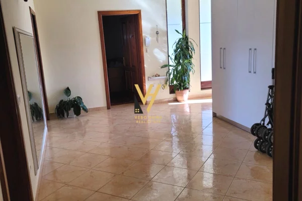 Shtepi me qera Apartament ne Tirane, 2+1, Mobilimi E mobiluar, Pagesa 80,000  Leke.